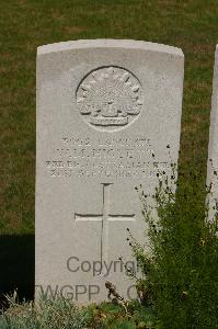 Templeux-Le-Guerard British Cemetery - Higlett, W M