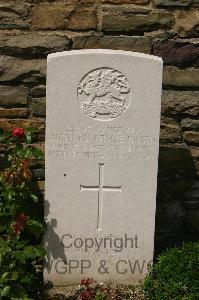 Templeux-Le-Guerard British Cemetery - Hoath, Richard Leslie