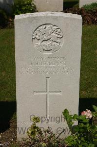 Templeux-Le-Guerard British Cemetery - Holland, J H