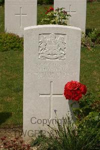 Templeux-Le-Guerard British Cemetery - Howard, J