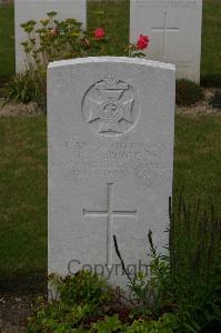 Templeux-Le-Guerard British Cemetery - Joyce, H J