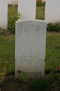 Templeux-Le-Guerard British Cemetery - Lang, W
