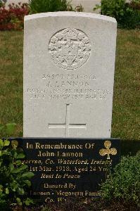 Templeux-Le-Guerard British Cemetery - Lannon, J