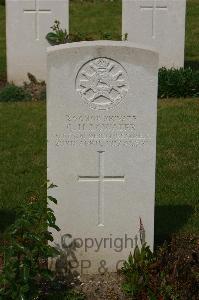 Templeux-Le-Guerard British Cemetery - Lowater, C H