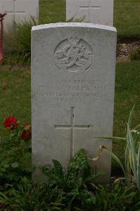 Templeux-Le-Guerard British Cemetery - MacEy, F W J