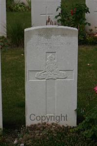 Templeux-Le-Guerard British Cemetery - Munson, R