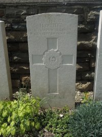 Templeux-Le-Guerard British Cemetery - Olliffe, H
