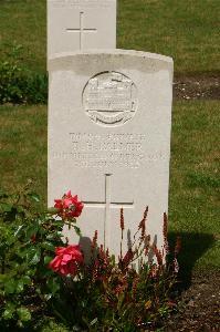 Templeux-Le-Guerard British Cemetery - Palmer, B H
