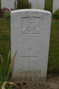 Templeux-Le-Guerard British Cemetery - Penn, H