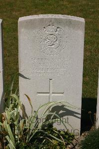Templeux-Le-Guerard British Cemetery - Reynolds, E