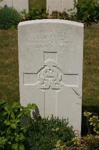Templeux-Le-Guerard British Cemetery - Rowe, A H