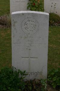 Templeux-Le-Guerard British Cemetery - Sherwin, Edwin