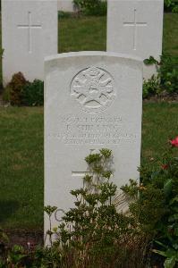 Templeux-Le-Guerard British Cemetery - Shilling, L