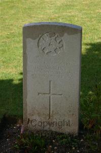 Templeux-Le-Guerard British Cemetery - Simkins, Daniel Fredrick