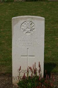 Templeux-Le-Guerard British Cemetery - Skevington, C H