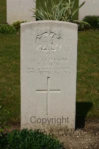 Templeux-Le-Guerard British Cemetery - Smith, R