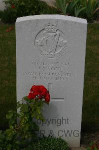 Templeux-Le-Guerard British Cemetery - Stone, J