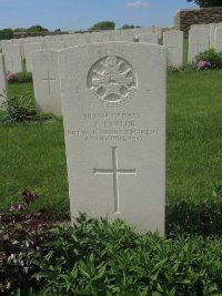 Templeux-Le-Guerard British Cemetery - Taylor, J