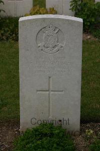 Templeux-Le-Guerard British Cemetery - Thompson, F J
