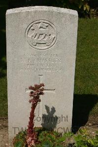Templeux-Le-Guerard British Cemetery - Trussler, L J