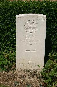 Templeux-Le-Guerard British Cemetery - Upton, J