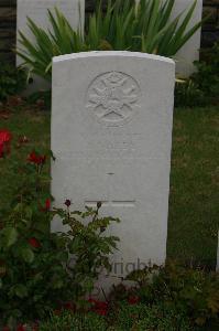 Templeux-Le-Guerard British Cemetery - Vardy, J