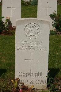 Templeux-Le-Guerard British Cemetery - Vickers, Alfred