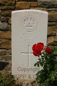 Templeux-Le-Guerard British Cemetery - Webb, J A