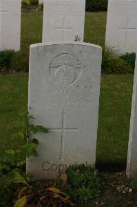 Templeux-Le-Guerard British Cemetery - Whall, F