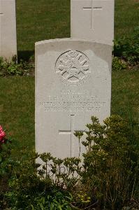 Templeux-Le-Guerard British Cemetery - Woolley, T H C
