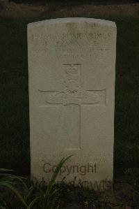 Vermelles British Cemetery - Arnold, Edgar Joseph