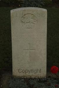 Vermelles British Cemetery - Bainbridge, Carlyle