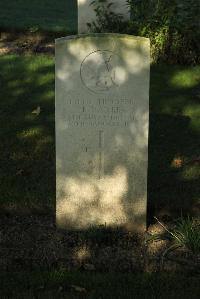 Vermelles British Cemetery - Baker, F