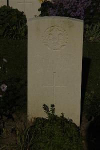 Vermelles British Cemetery - Barth, T