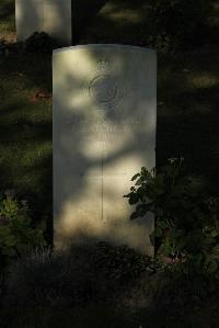 Vermelles British Cemetery - Batchelor, F