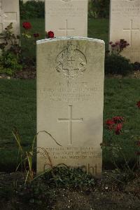 Vermelles British Cemetery - Beeching, Henry Charles