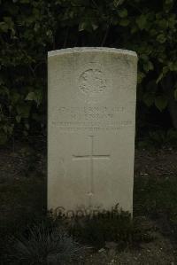 Vermelles British Cemetery - Benson, Matthew