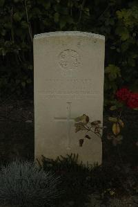 Vermelles British Cemetery - Blight, J J