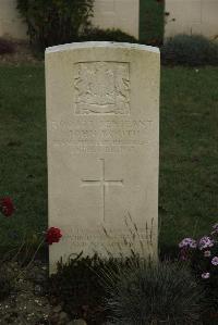 Vermelles British Cemetery - Booth, John