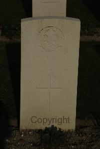 Vermelles British Cemetery - Brady, J