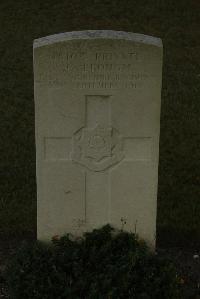 Vermelles British Cemetery - Brough, George
