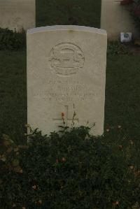 Vermelles British Cemetery - Burton, F