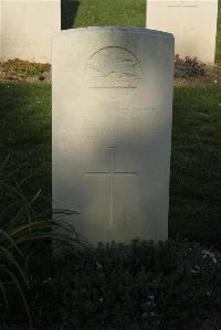 Vermelles British Cemetery - Byron, H