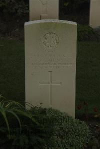 Vermelles British Cemetery - Cairns, James