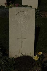 Vermelles British Cemetery - Carr, E