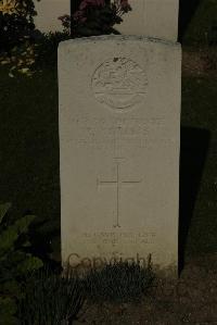 Vermelles British Cemetery - Challis, Ernest