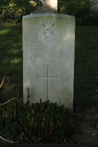 Vermelles British Cemetery - Coates, P