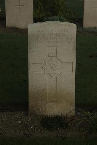 Vermelles British Cemetery - Collins, H