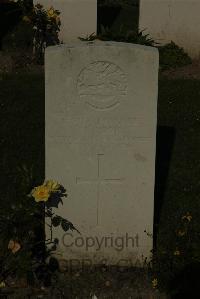 Vermelles British Cemetery - Cook, E