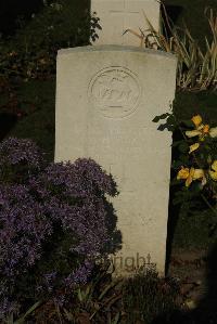 Vermelles British Cemetery - Cox, G H